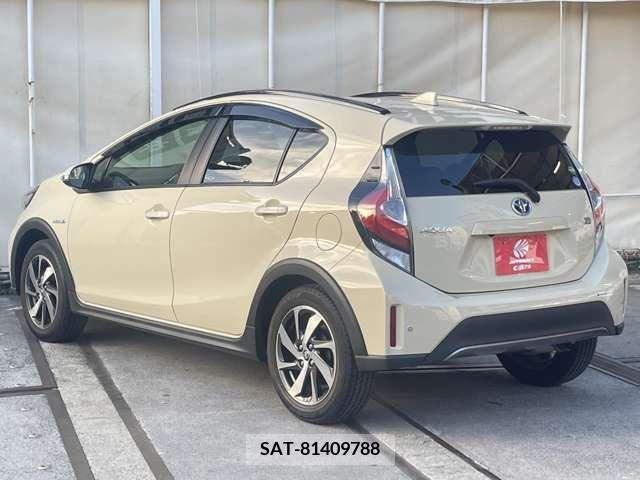 Toyota AQUA 2017-08 377473-9