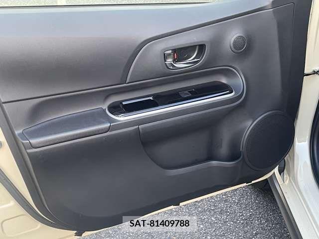 Toyota AQUA 2017-08 377473-17