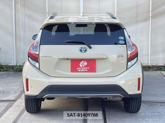 Toyota AQUA 2017-08 377473-8