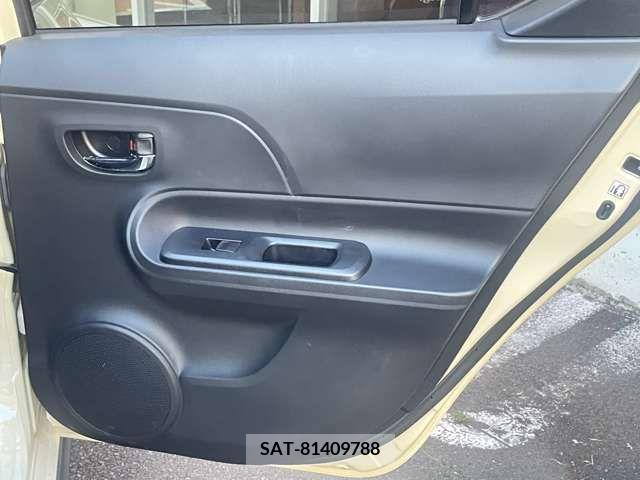 Toyota AQUA 2017-08 377473-14