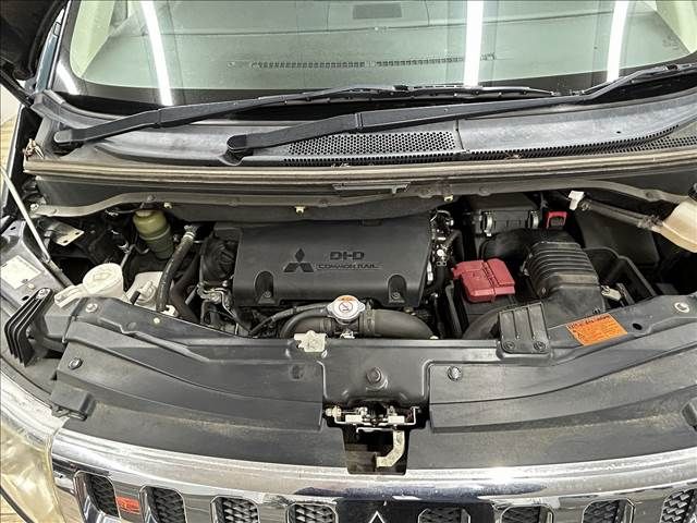 Mitsubishi DELICA D5 2013-02 185297-2