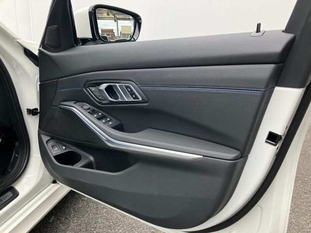 Bmw 3 SERIES 2022-11 3135-16