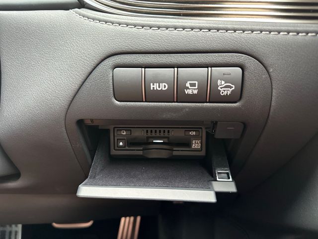 Lexus LS 2018-01 7200-14