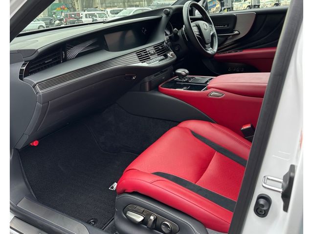 Lexus LS 2018-01 7200-8