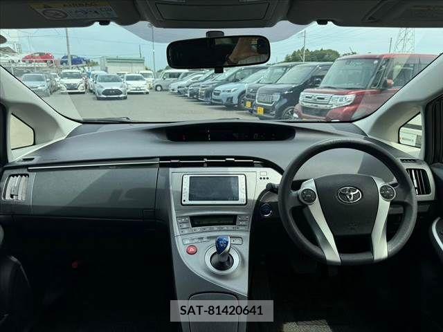 Toyota PRIUS 2013-09 322128-1