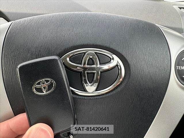 Toyota PRIUS 2013-09 322128-3