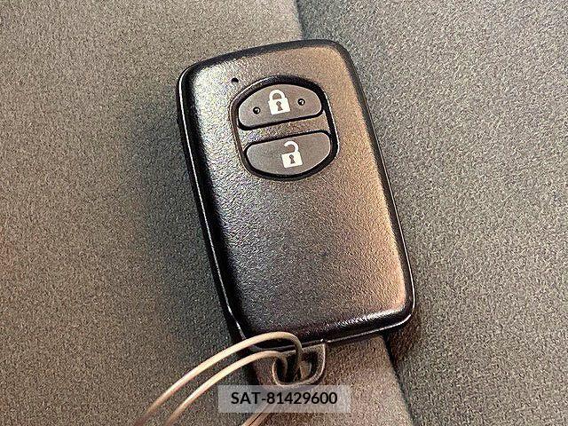Toyota PRIUS ALPHA 2012-03 204783-17