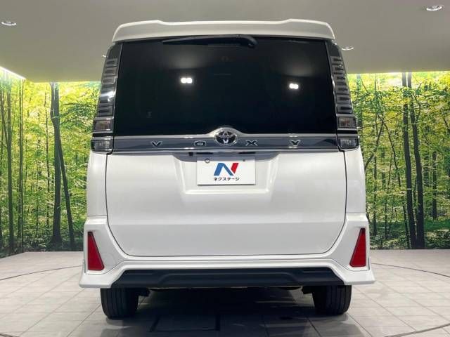 Toyota VOXY 2017-11 16833-16
