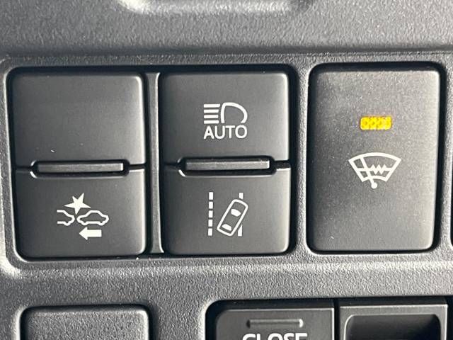 Toyota VOXY 2017-11 16833-6