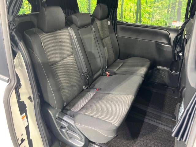 Toyota VOXY 2017-11 16833-9