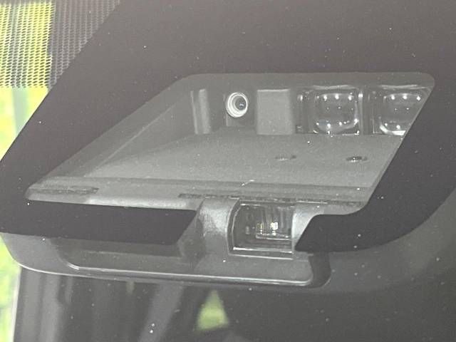 Toyota VOXY 2017-11 16833-2