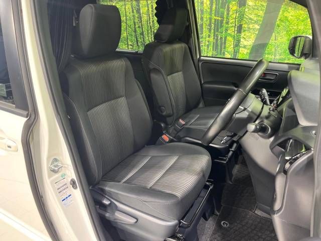 Toyota VOXY 2017-11 16833-8