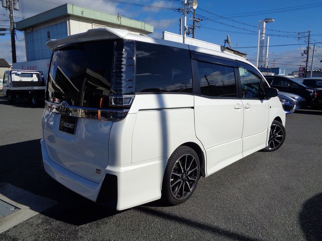 Toyota VOXY 2017-12 19752-2