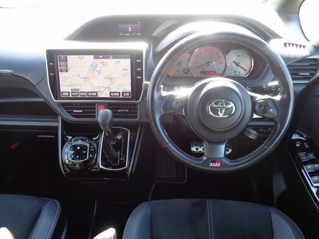 Toyota VOXY 2017-12 19752-1