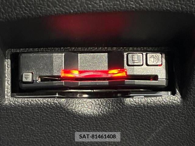 Toyota PRIUS 2018-05 322322-4
