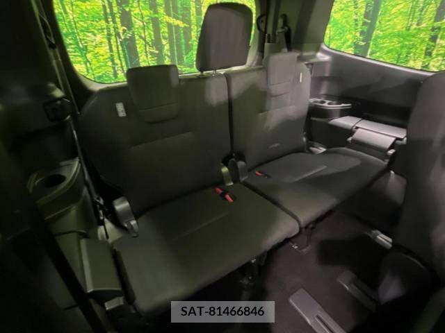 Toyota NOAH 2023-06 217403-9