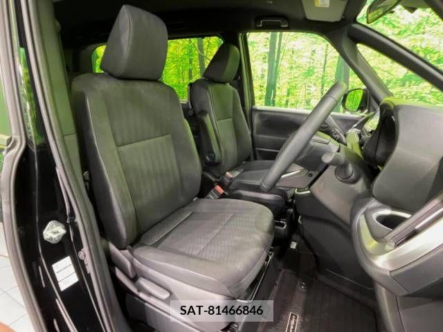 Toyota NOAH 2023-06 217403-7