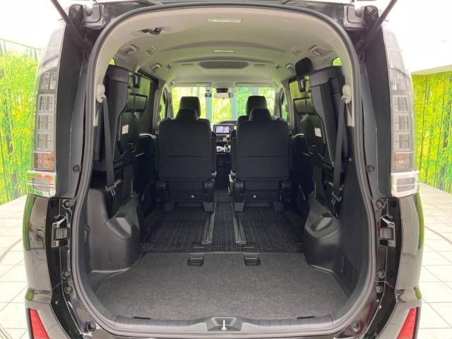 Toyota VOXY 2017-02 191732-11