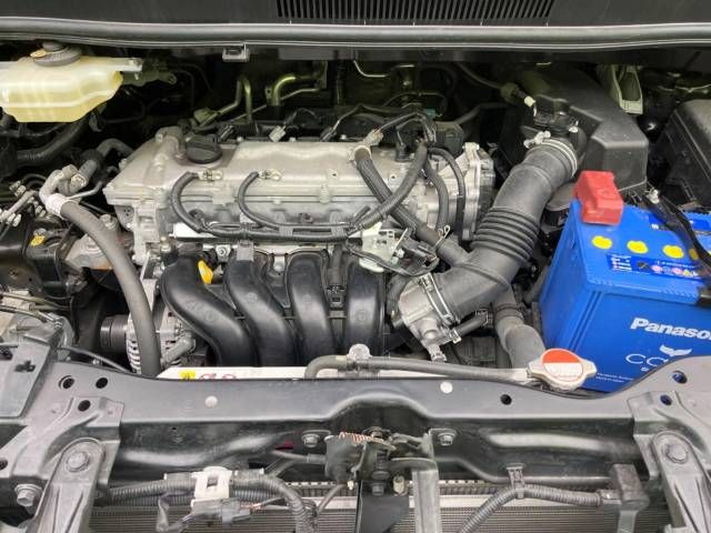 Toyota VOXY 2017-02 191732-19