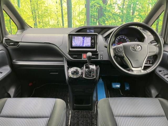 Toyota VOXY 2017-02 191732-1