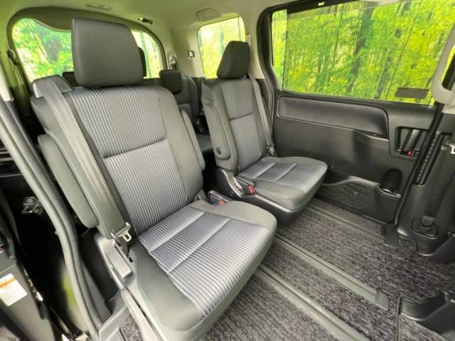 Toyota VOXY 2017-02 191732-9