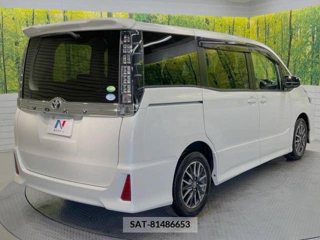 Toyota VOXY 2014-02 330794-17