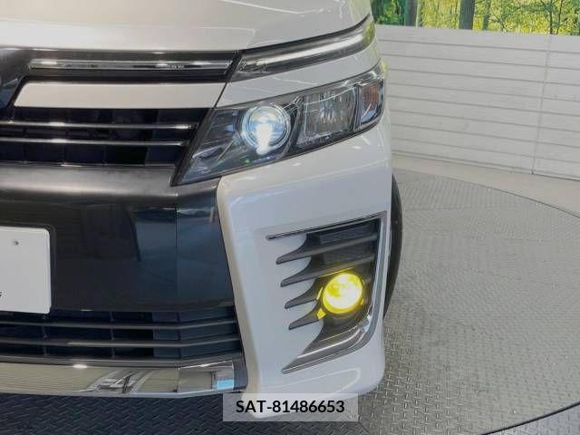 Toyota VOXY 2014-02 330794-12