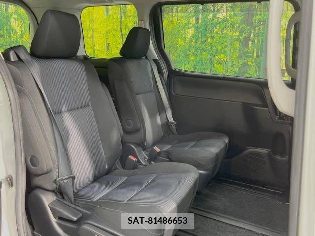Toyota VOXY 2014-02 330794-9