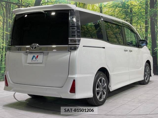 Toyota VOXY 2021-10 289074-17