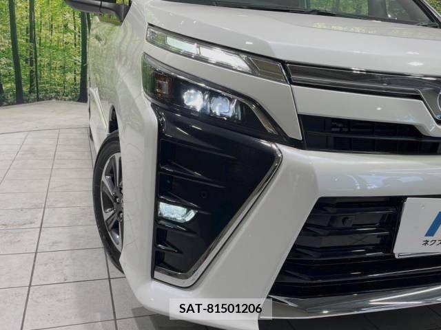 Toyota VOXY 2021-10 289074-13