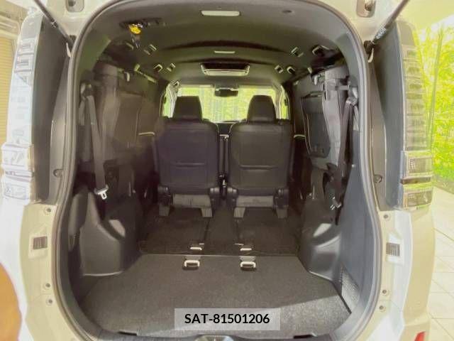 Toyota VOXY 2021-10 289074-11