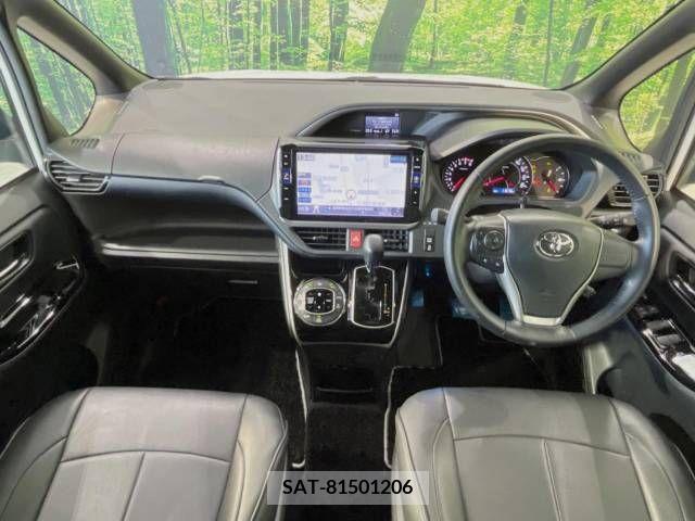 Toyota VOXY 2021-10 289074-1