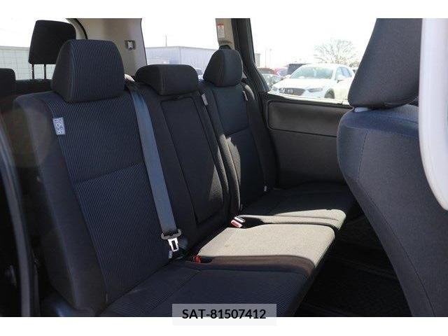 Toyota VOXY 2017-11 211664-13