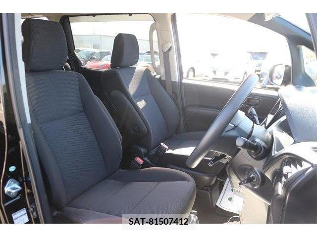 Toyota VOXY 2017-11 211664-12