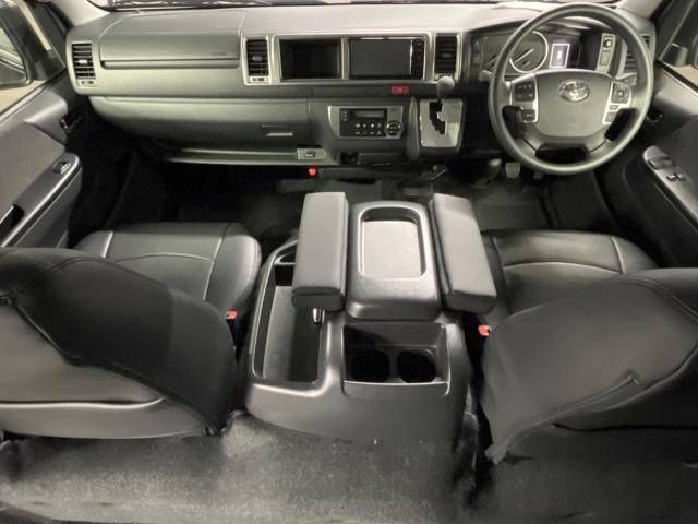 Toyota HIACE WAGON 2022-12 12683-1