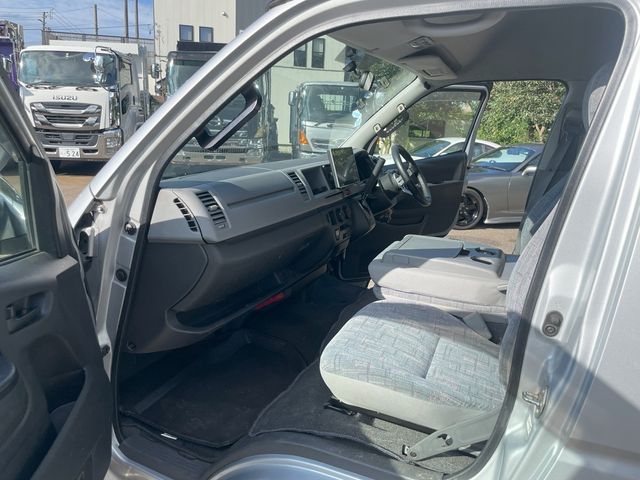 Toyota HIACE COMMUTER 2005-12 22378-9