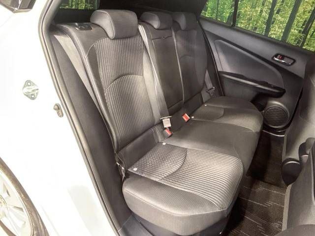 Toyota PRIUS 2017-06 12676-9