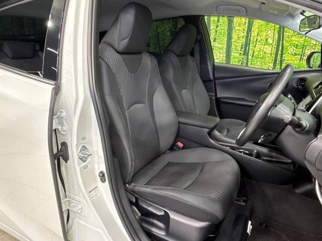 Toyota PRIUS 2017-06 12676-8
