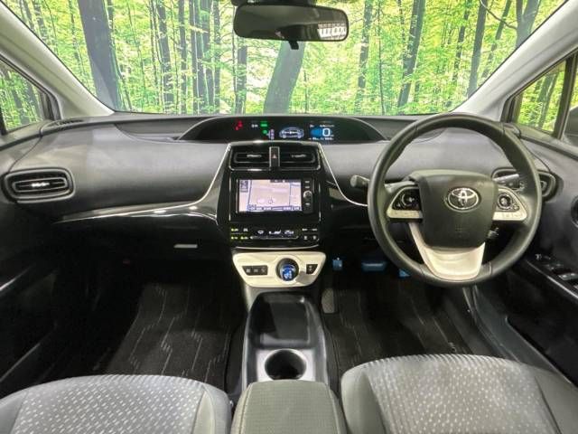 Toyota PRIUS 2017-06 12676-1