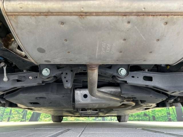 Toyota PRIUS 2017-06 12676-19