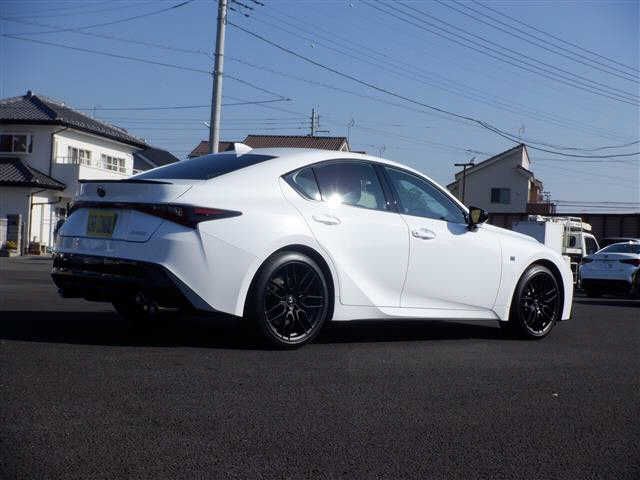 Lexus IS 2022-11 180441-2