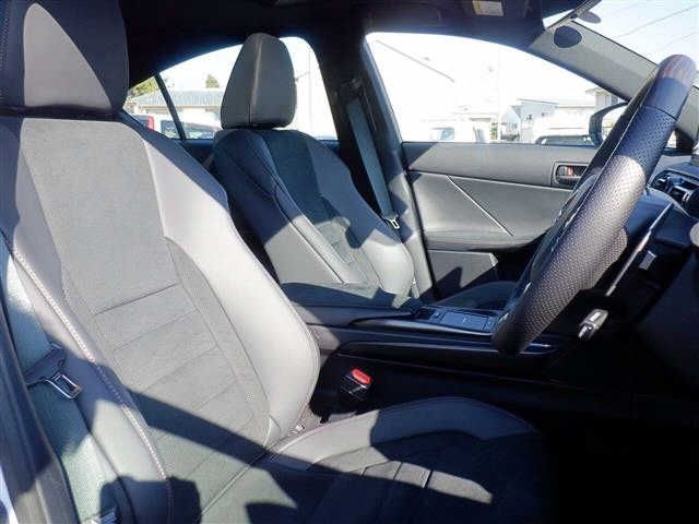 Lexus IS 2022-11 180441-5