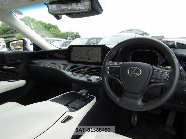 Lexus LS 2021-02 354106-1
