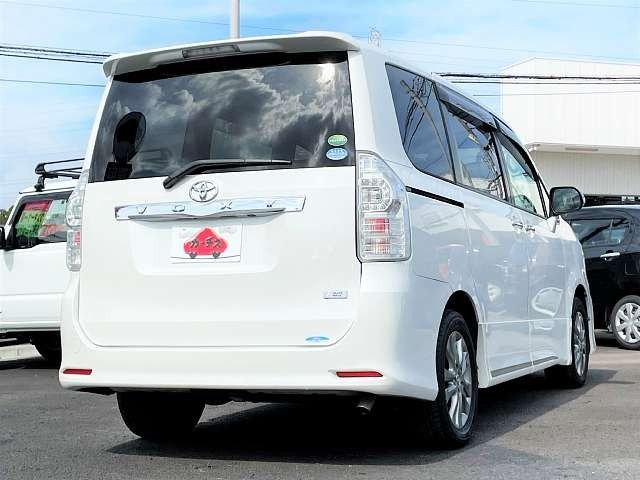 Toyota VOXY 2012-08 23210-2