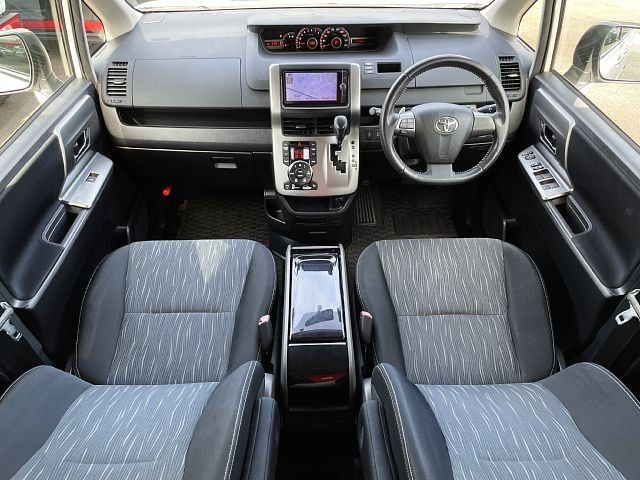 Toyota VOXY 2012-08 23210-1