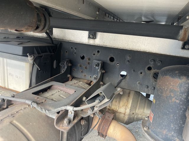 MITSUBISHI FUSO Fighter 2015-06 12-13