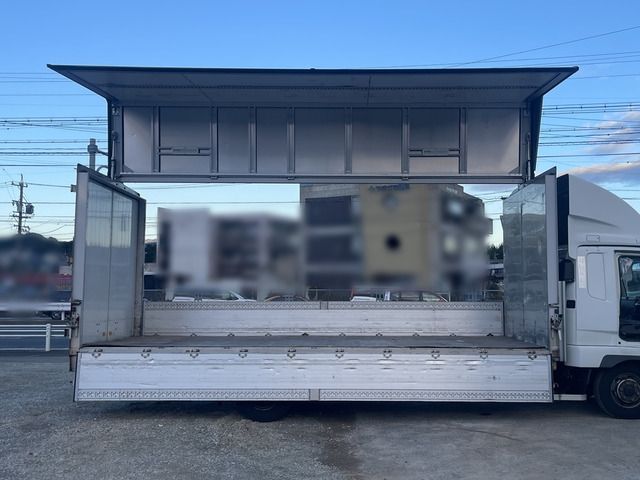 MITSUBISHI FUSO Fighter 2015-06 12-11