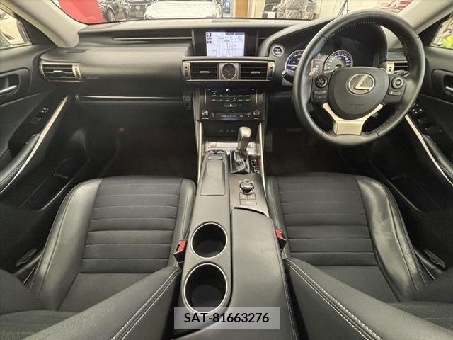 Lexus IS 2013-08 354058-1