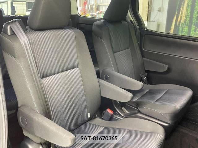 Toyota VOXY 2015-10 351602-9