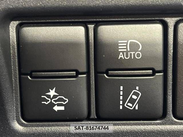 Toyota VOXY 2018-04 321709-7